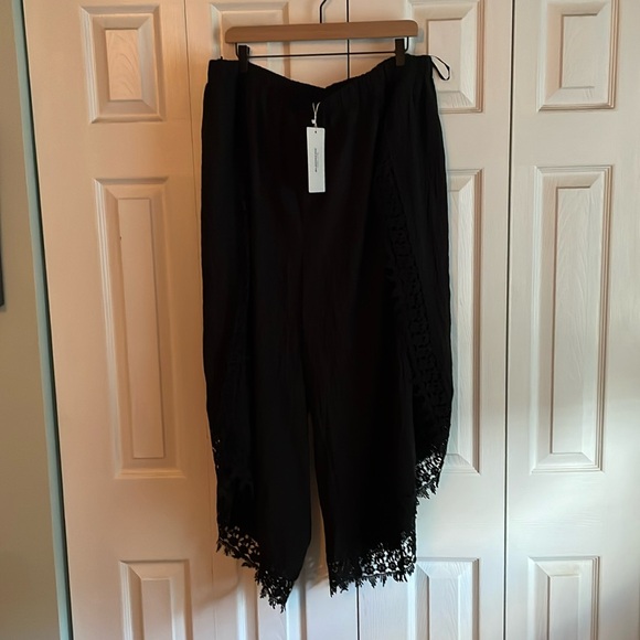 BloomChic Pants - NWT Gorgeous Gypsy style pants Boho 22/24